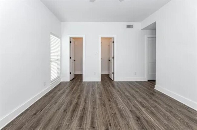 Building Photo - 2425 Augusta Dr
