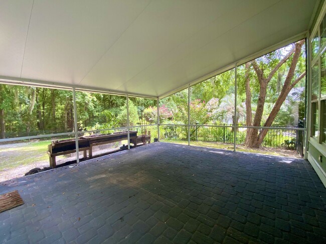 Building Photo - 4-Bedroom Home with Loft and Office for Re...