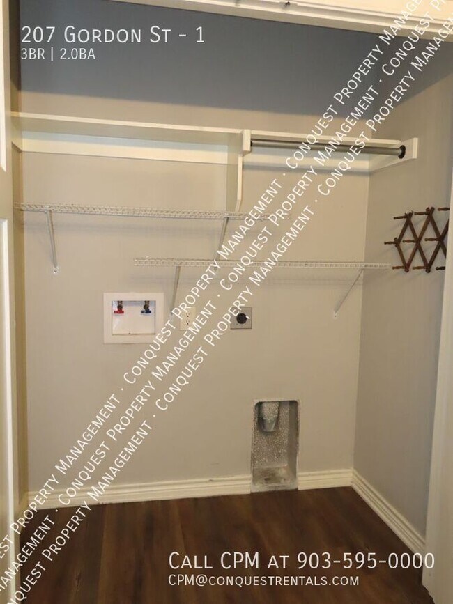 Building Photo - 207 Gordon St