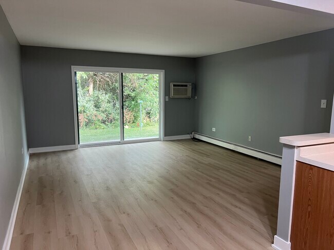 Building Photo - 7425 Brookdale Dr