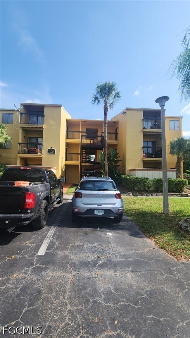 Building Photo - 2845 Winkler Ave