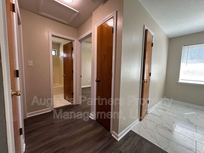 Building Photo - 3520 Stafford Dr