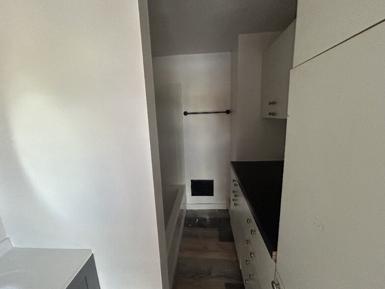 Building Photo - 833 Garfield Ave