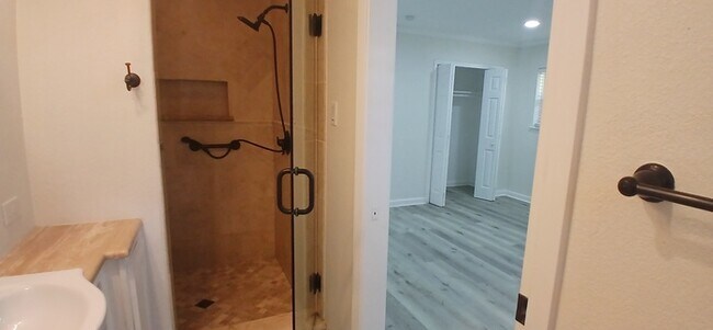 Building Photo - Beautiful 3 beds 2 baths in Grand Prairie!