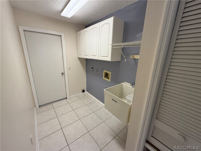 Building Photo - 2235 W Springlake Dr