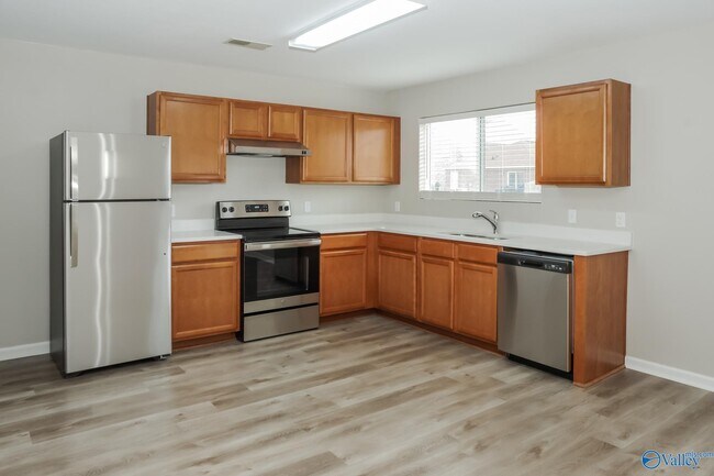 Building Photo - 213 Farmington Dr