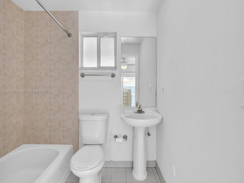 Building Photo - 240 SW 15th Rd