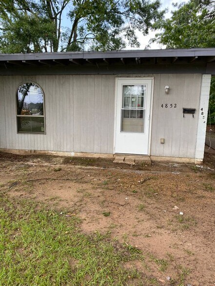 Building Photo - 4852 Bethume Dr