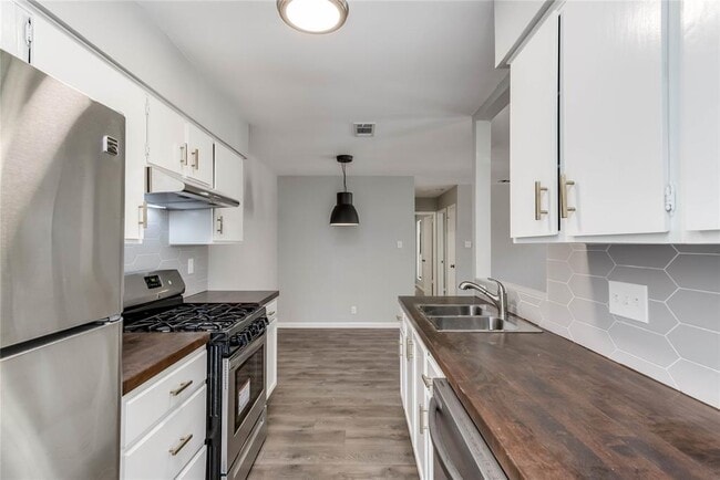 Building Photo - 913 Chisholm Cove