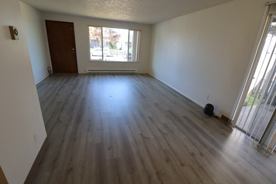 Building Photo - 4732 Cougar Ct SE