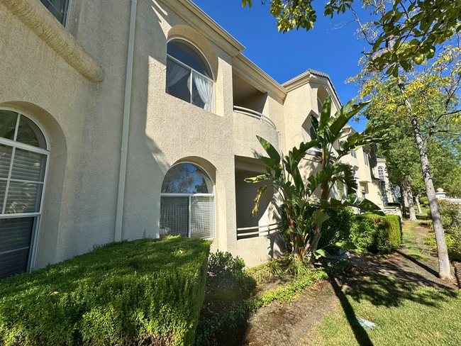 Building Photo - Stevenson Ranch Townhome For Rent In Crown...
