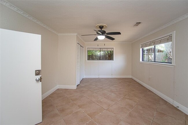 Building Photo - 6905 Palestine St