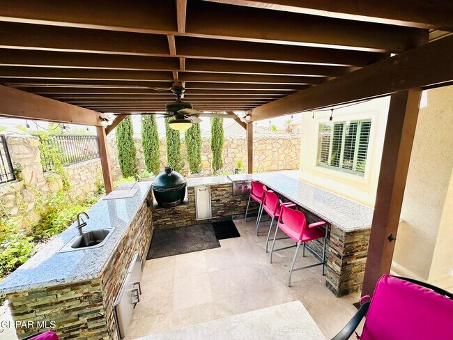 Building Photo - 6268 Wildwood Ct