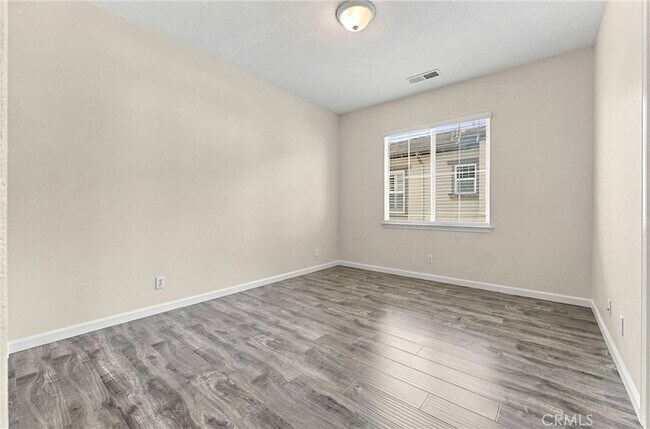 Building Photo - 212 Summit Vista