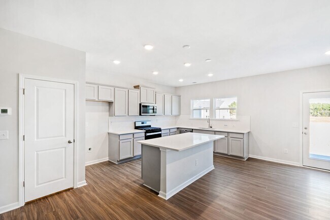 Building Photo - Luxurious 3-Bedroom Townhome Living in the...