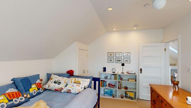 Building Photo - Downtown San Anselmo Updated 4x3 + aupair ...