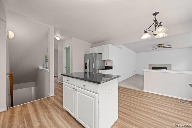 Building Photo - 47258 Scarlet Dr N