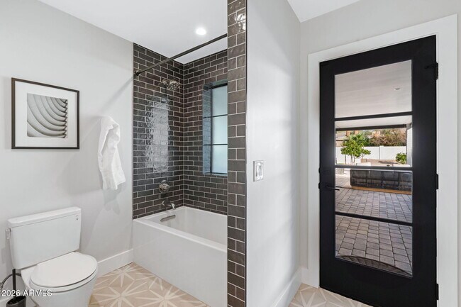 Building Photo - 3842 E San Miguel Ave