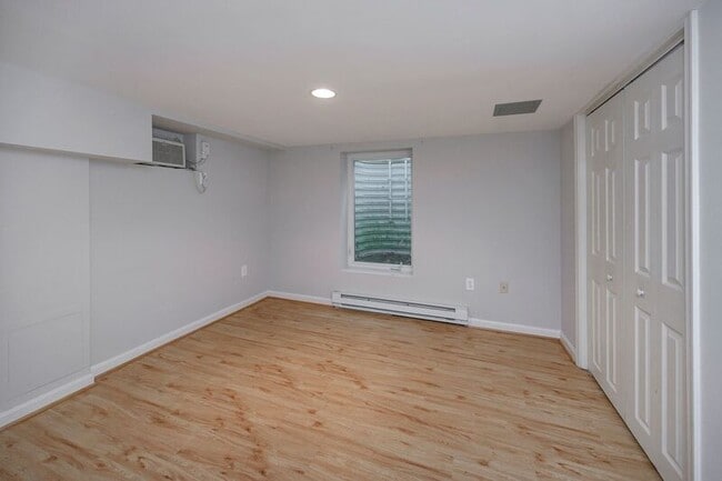 Building Photo - 1208 Kenmore Ave