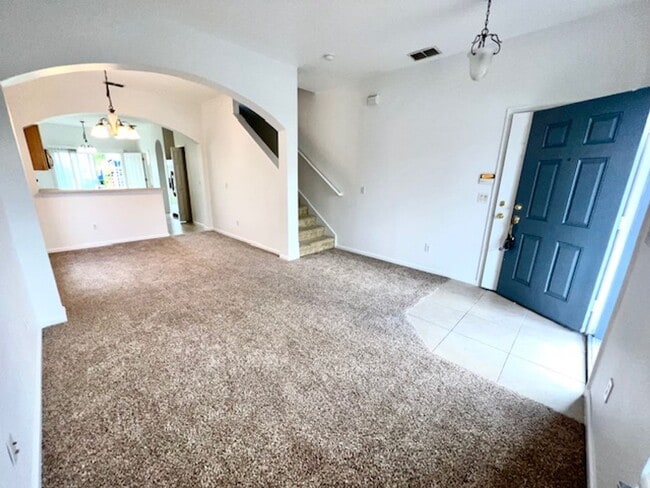 Building Photo - Remodeled Kitchen!! Wonderful Avalon Park-...