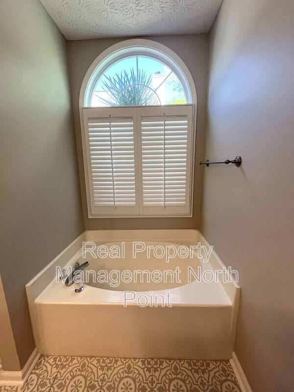 Building Photo - 155 Weatherstone Dr