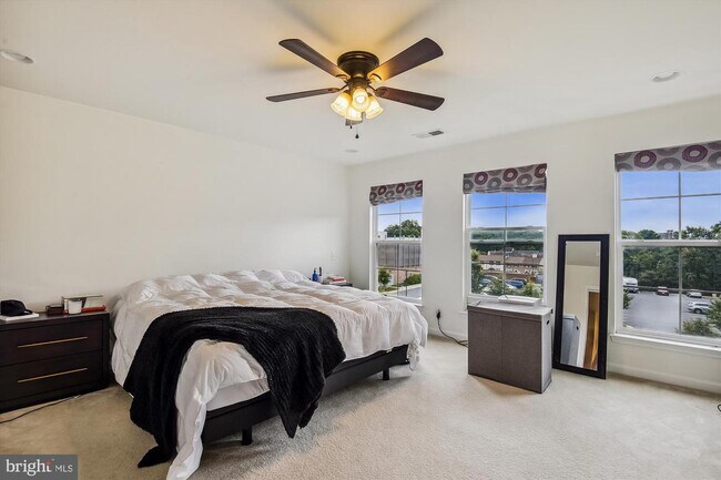 Building Photo - 3028 Rittenhouse Cir