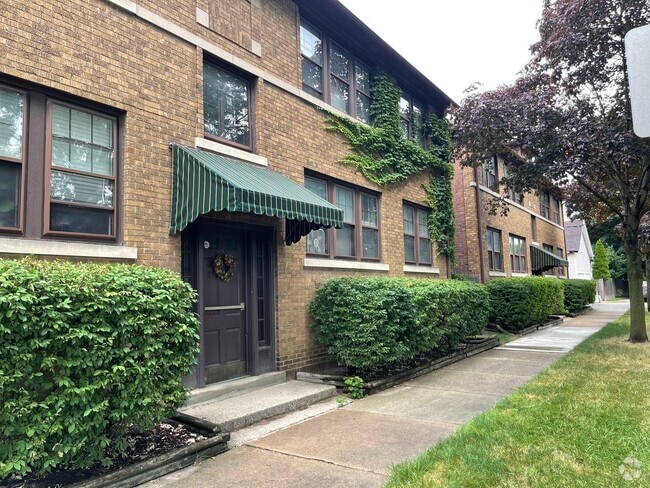 Building Photo - 860 Beaconsfield Ave