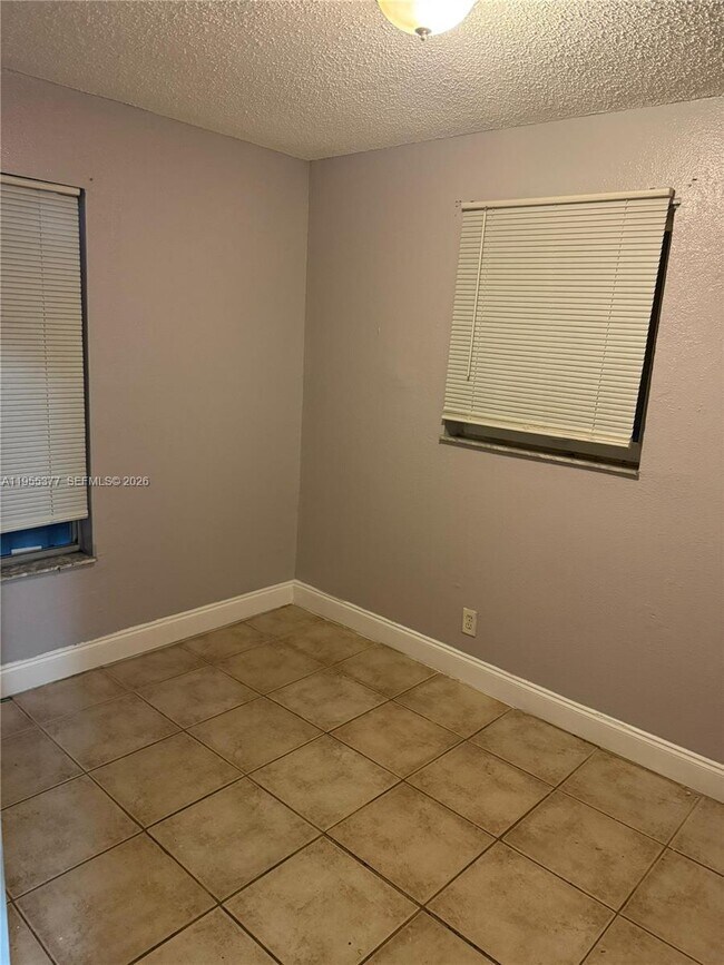 Building Photo - 2500 NW 9th Ct