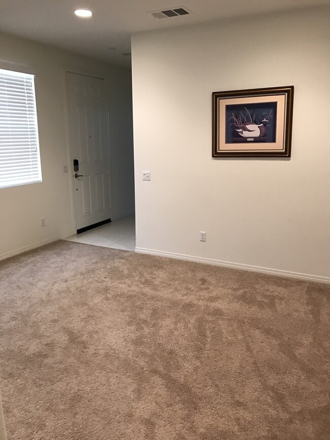 Building Photo - Private large 4 bed NextGen, with double living rooms, kitchens and laundries.