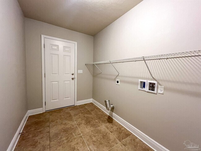 Building Photo - 5588 Inspiration Street