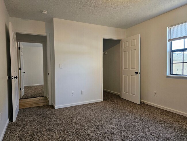 Building Photo - 1544 Diuguid Dr
