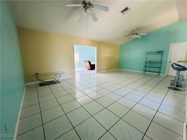 Building Photo - 1421 SW 9th Ct