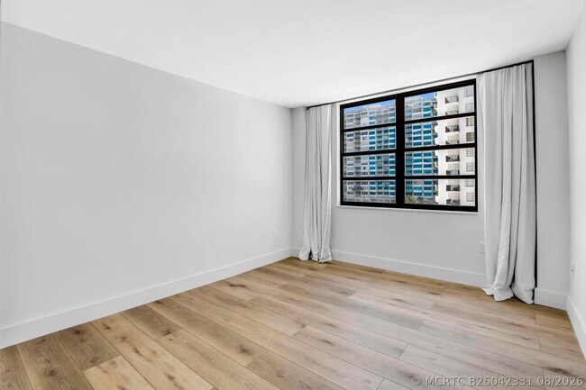 Building Photo - 2780 NE 183rd St
