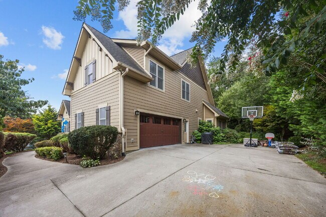 Building Photo - Spacious 3-Bedroom Home with Bonus Room & ...