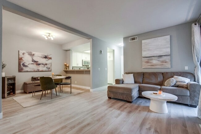 Building Photo - 2226 River Run Dr