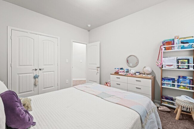 Building Photo - 602 Dupont Ct