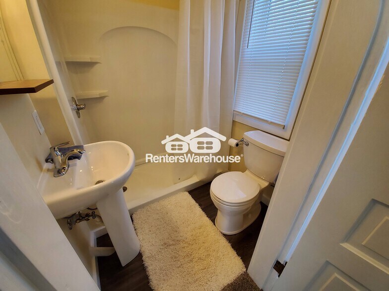 Building Photo - 108 3rd St W