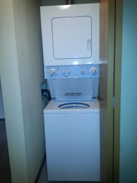 Laundry Room - 2268 Abbeywood Dr