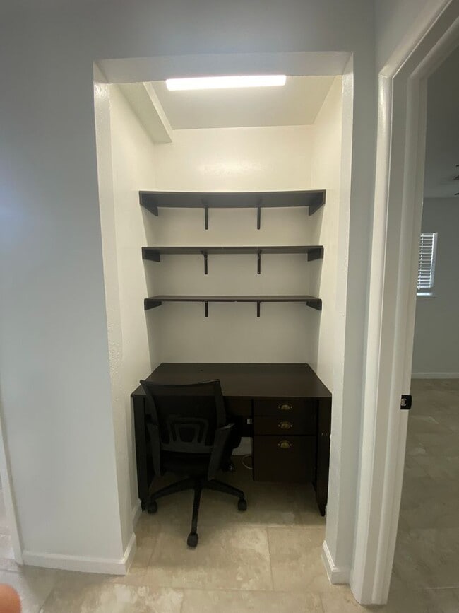 Building Photo - 3 bedroom 2 bath with extra storage!