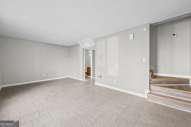 Building Photo - 2127 Golfview Dr SE