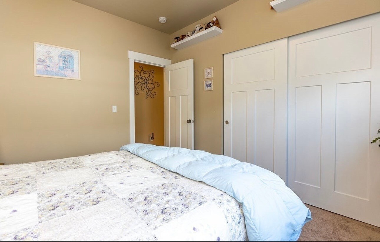 Building Photo - 26608 12th Dr NW