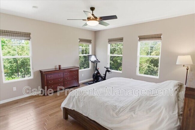Building Photo - 26882 Greenleaf Ct