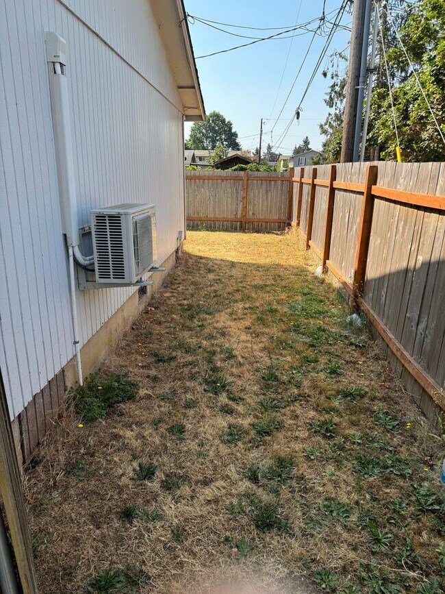 Building Photo - 2 Bedroom in Junction City