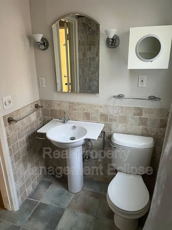 Building Photo - 4421 29th Ave W