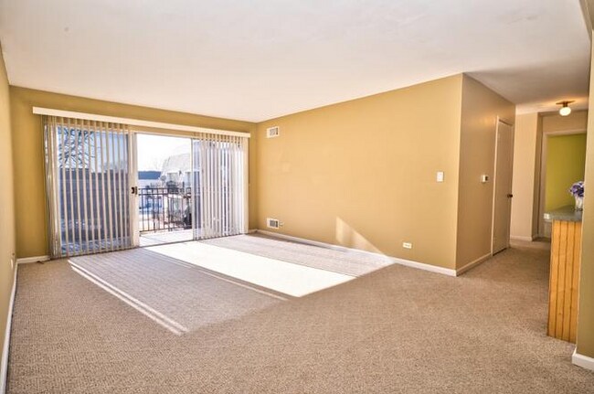 Building Photo - 5200 Carriage Way Dr