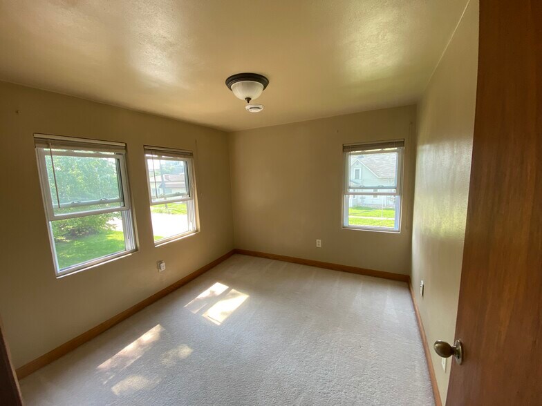 2nd bedroom - 201 Broad St