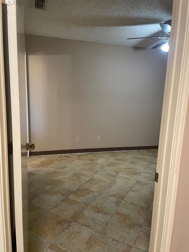 Building Photo - 11811 Fawn Dr