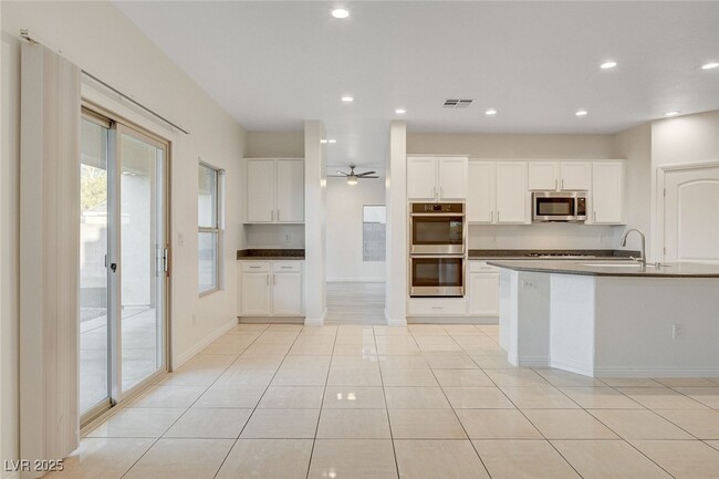 Building Photo - 1068 Riddle Glen St