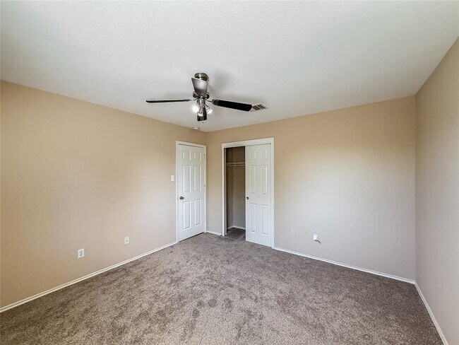 Building Photo - 909 Remington Dr