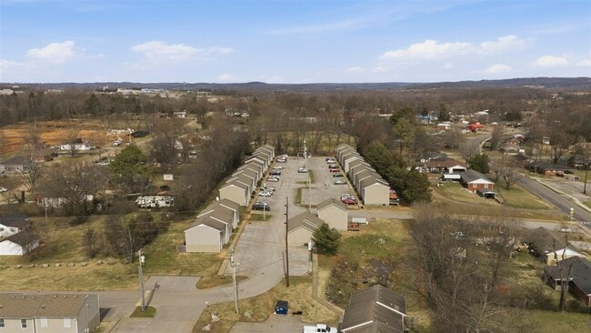 Building Photo - 1225 N Lee Dr